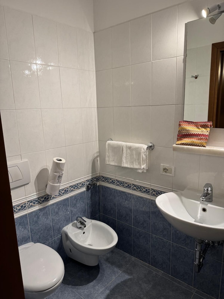 Standard Double Room photo 3