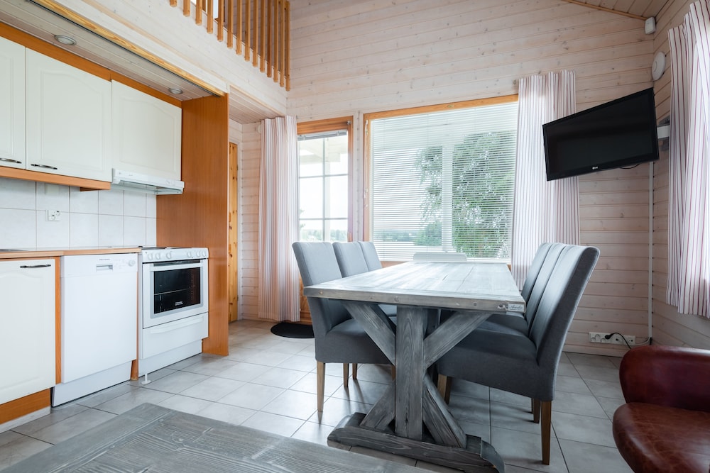 Deluxe Chalet, 3 Bedrooms, Sauna, River View photo 2