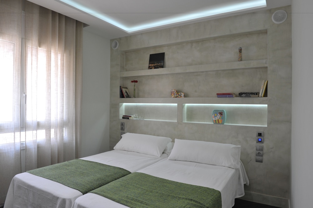 Apartment (Tres)