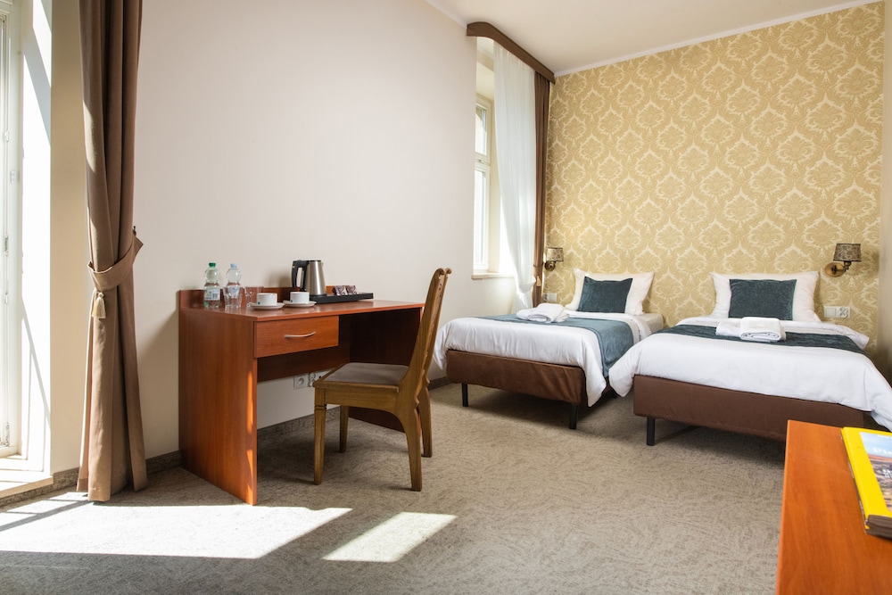 Double or Twin Room - Photo 6