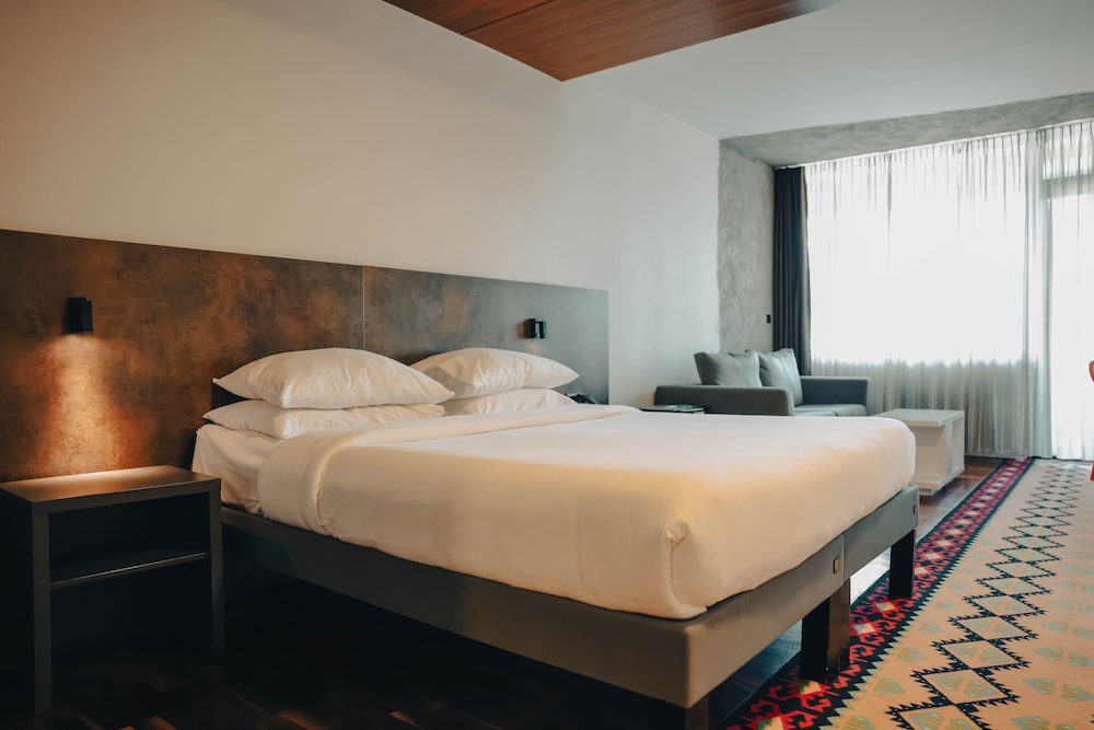 Executive Room, 1 King Bed with Sofa bed, Balcony