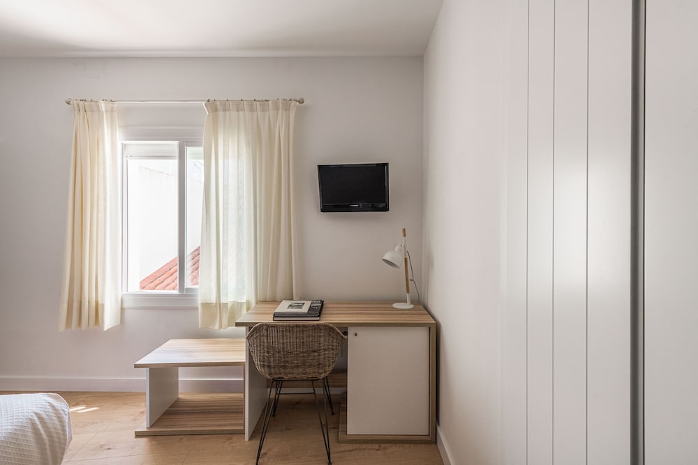 Standard Double Room - Photo 13