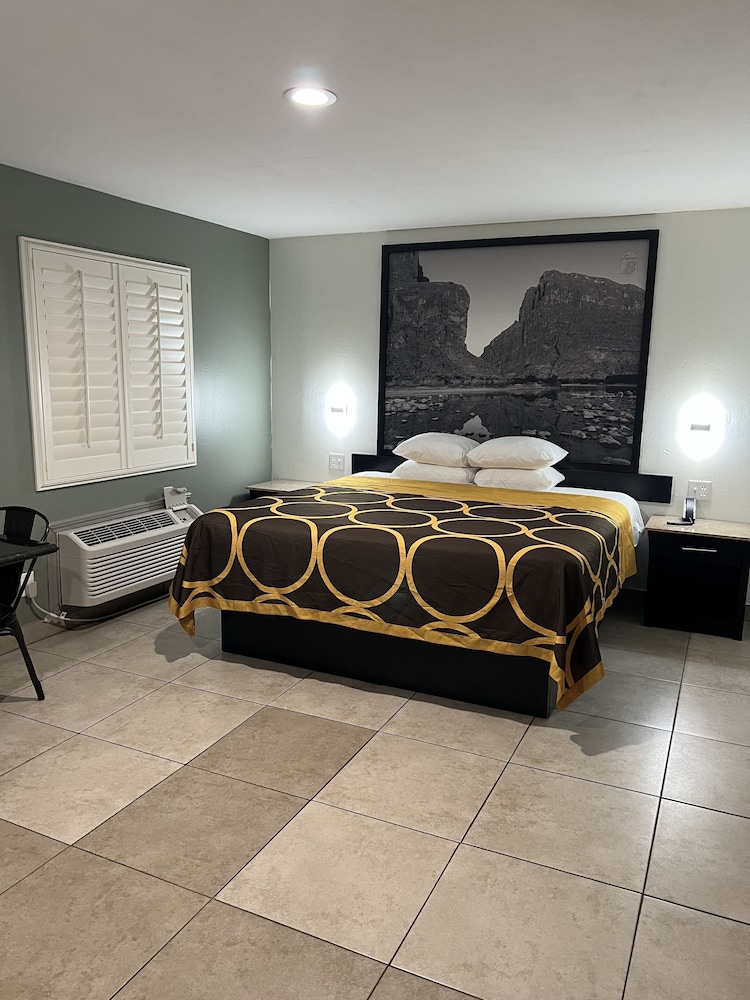 Standard Room, 1 King Bed - Photo 4