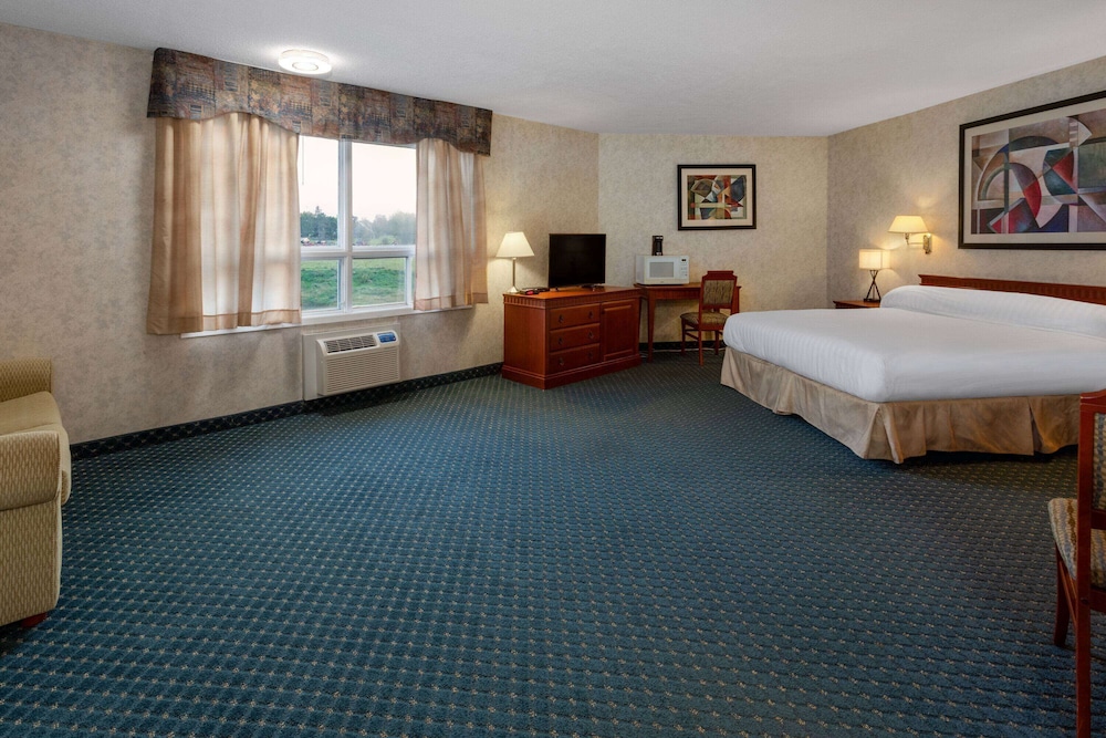 Premium Room, 1 King Bed, Non Smoking - Photo 1