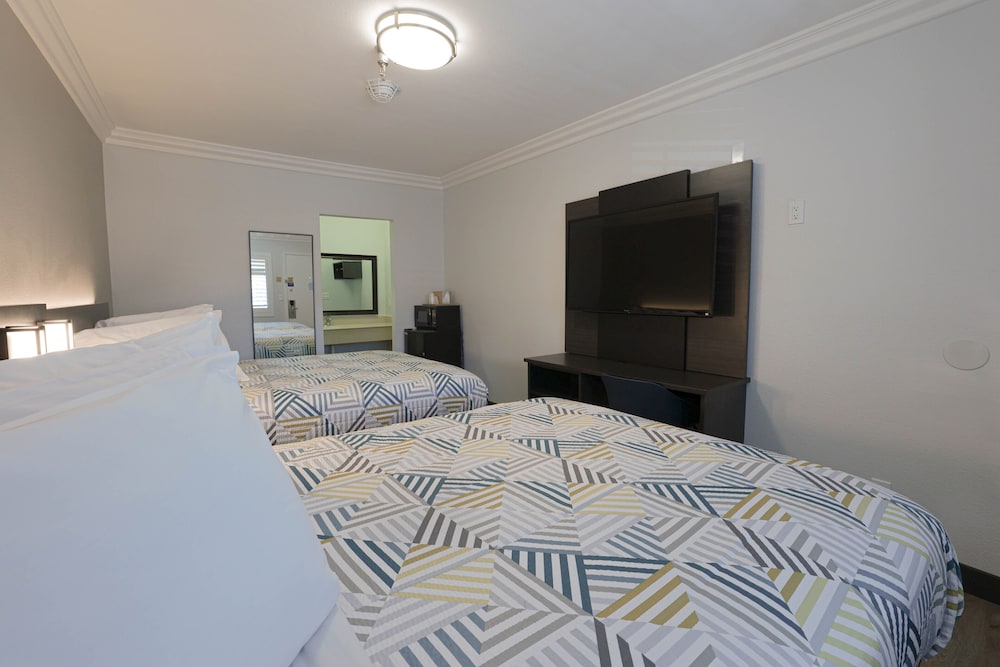 Deluxe Room, 2 Queen Beds, Non Smoking photo 2