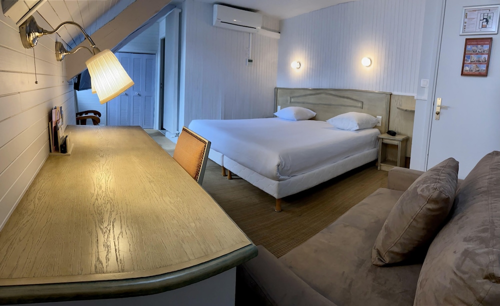 Deluxe Double Room - Photo 9