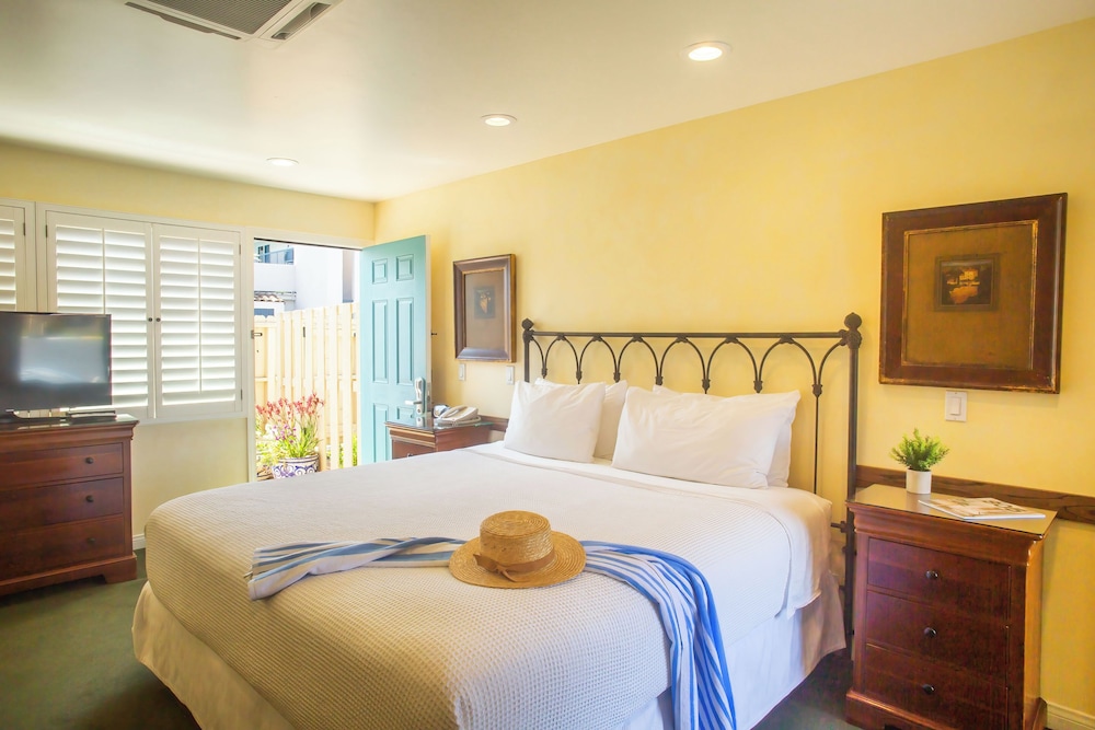 Room, 1 King Bed with Sofa bed, Patio