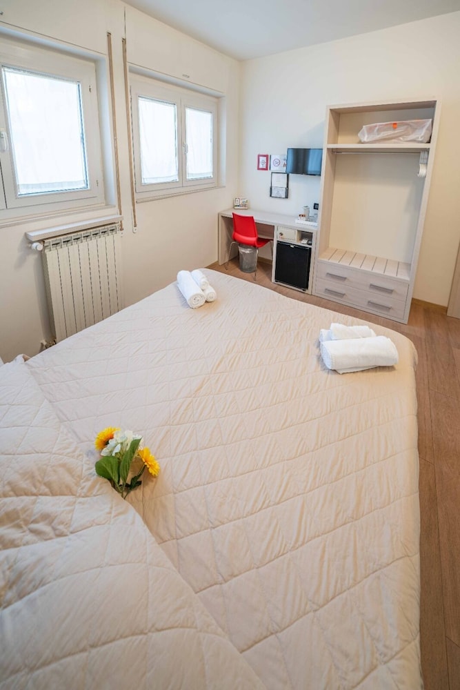 Premium Double or Twin Room - Photo 21