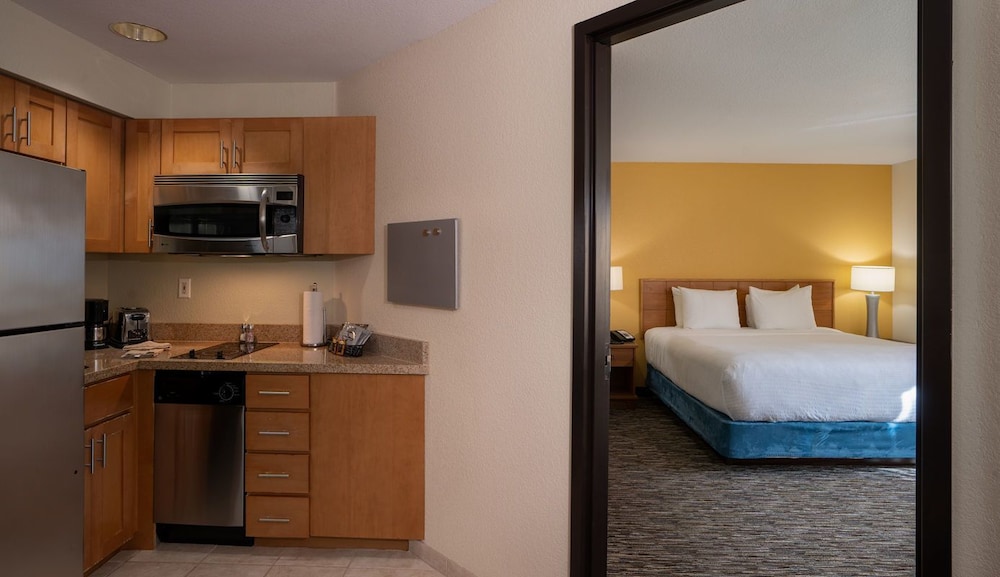 Standard Room, 1 Queen Bed, Non Smoking, Kitchen