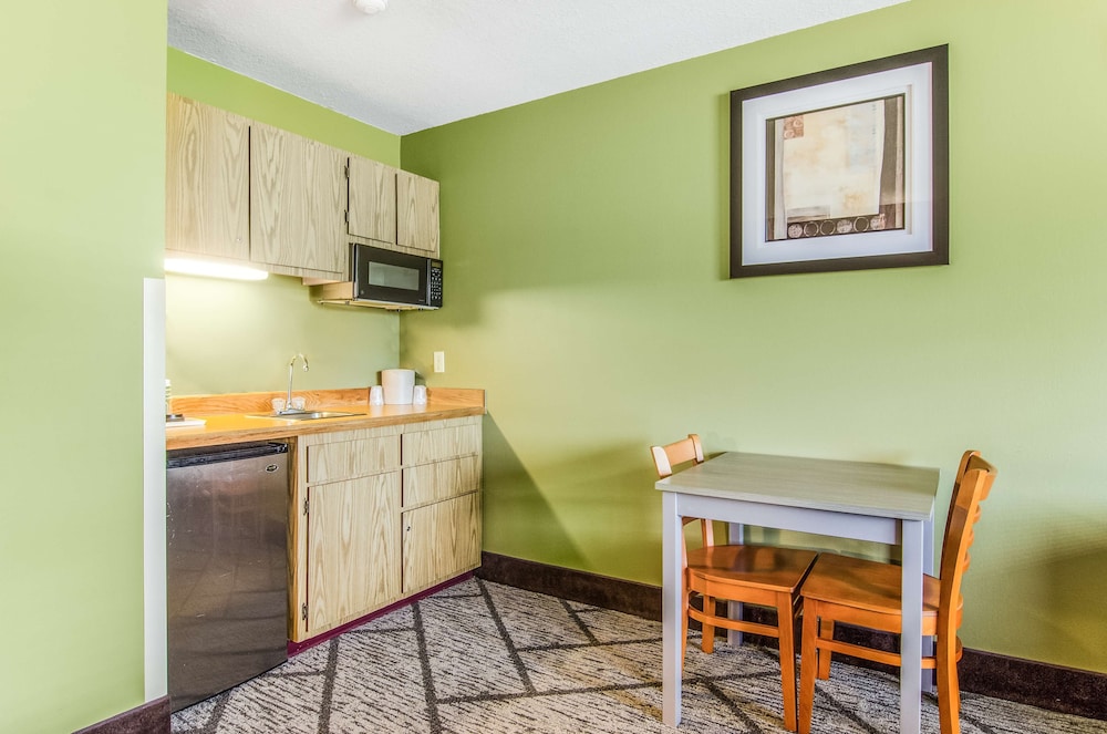 Premier Suite, 1 King Bed, Kitchenette photo 1