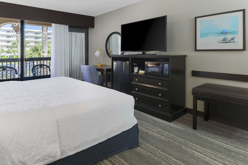 Room, 1 King Bed, Accessible with Roll-in Shower, Non Smoking photo 3