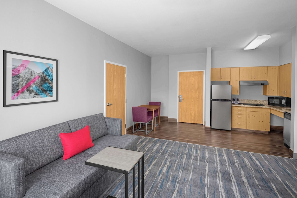 Suite, 1 King Bed, Accessible, Non Smoking - Photo 4