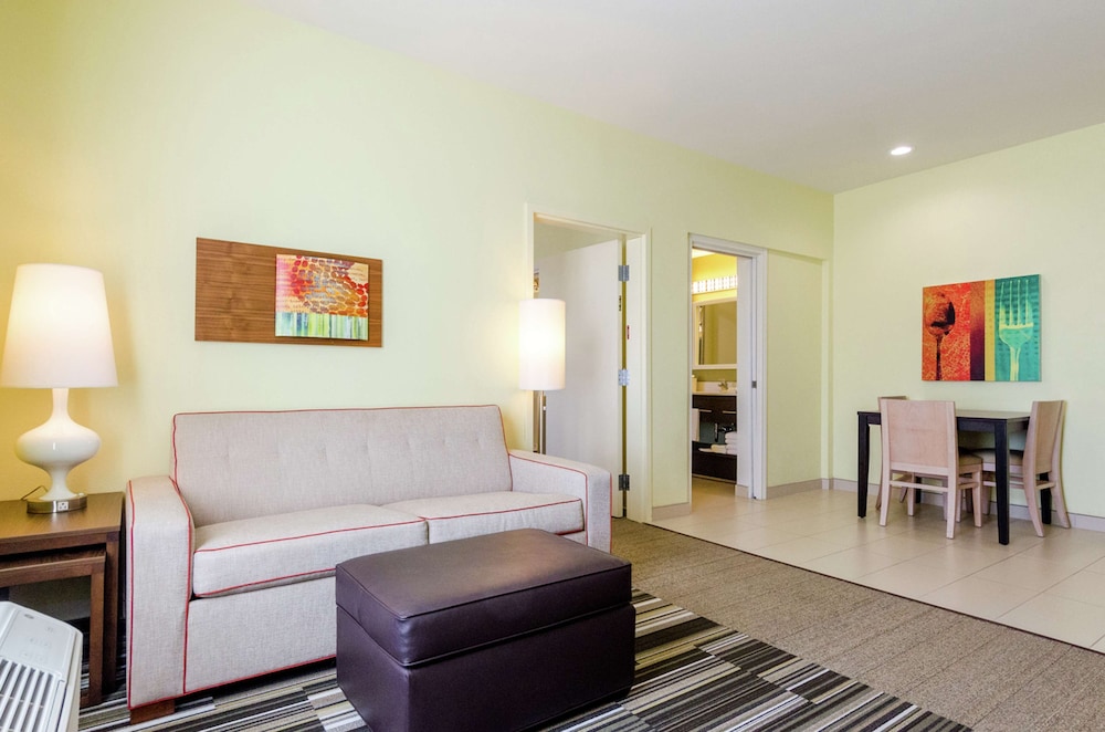 One-Bedroom King Suite - Non-Smoking