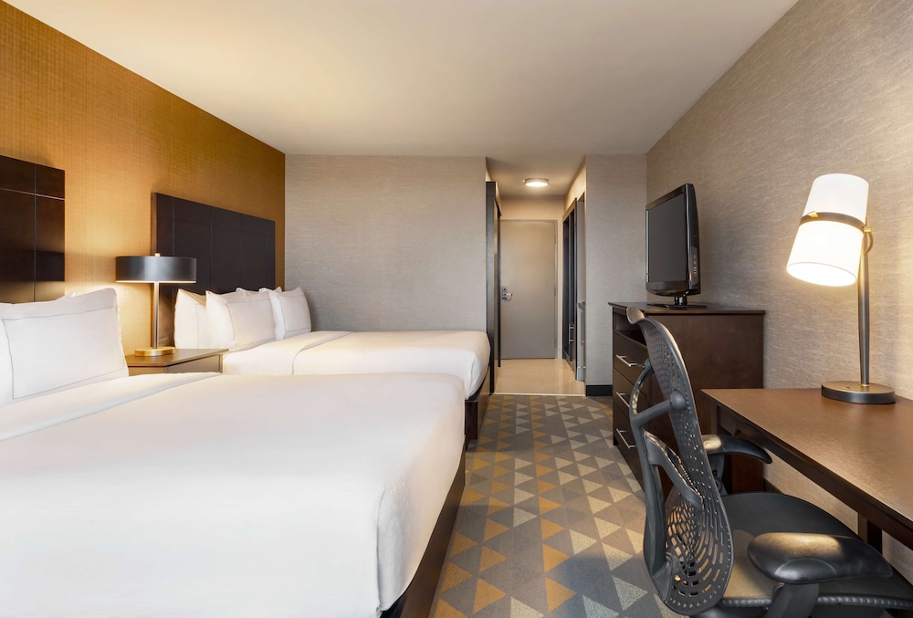 Room, 2 Queen Beds - Photo 4