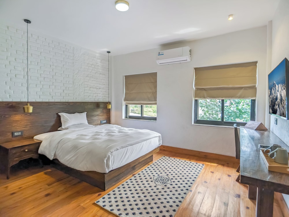 Premium Double Room, 1 Queen Bed, Non Smoking, Valley View