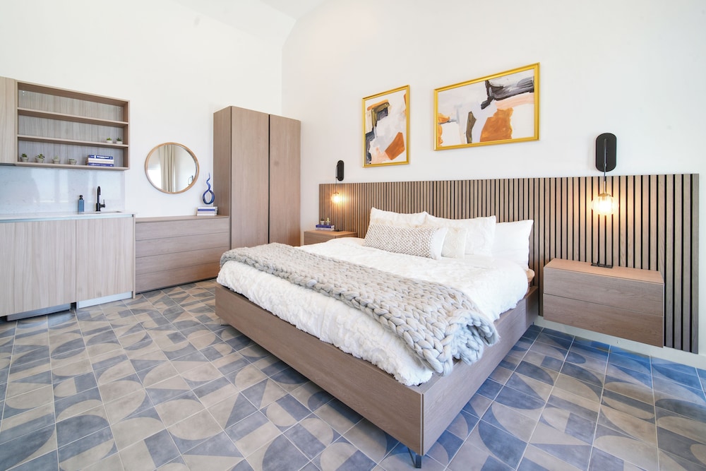 Deluxe Room, 1 King Bed, Ocean View photo 2