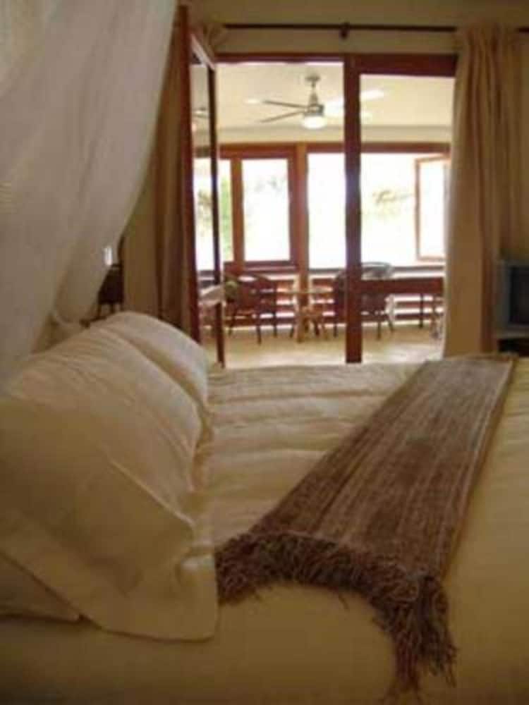 Lagoon Lodge photo 1