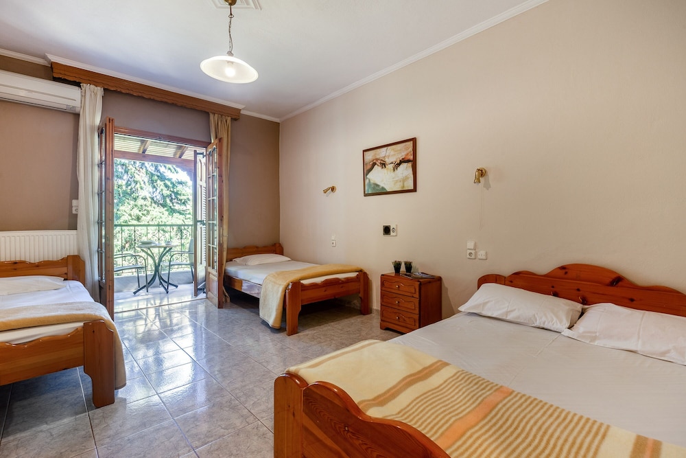 Family Room with Meteora View photo 1
