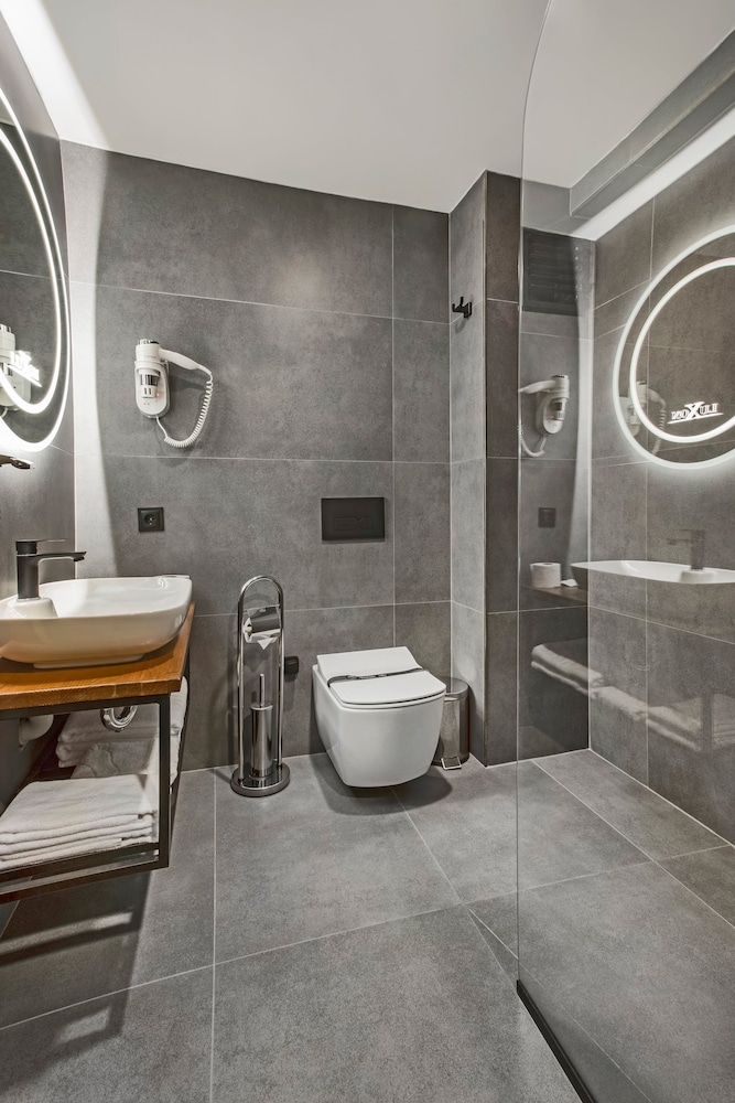 Standard Double or Twin Room - Photo 16
