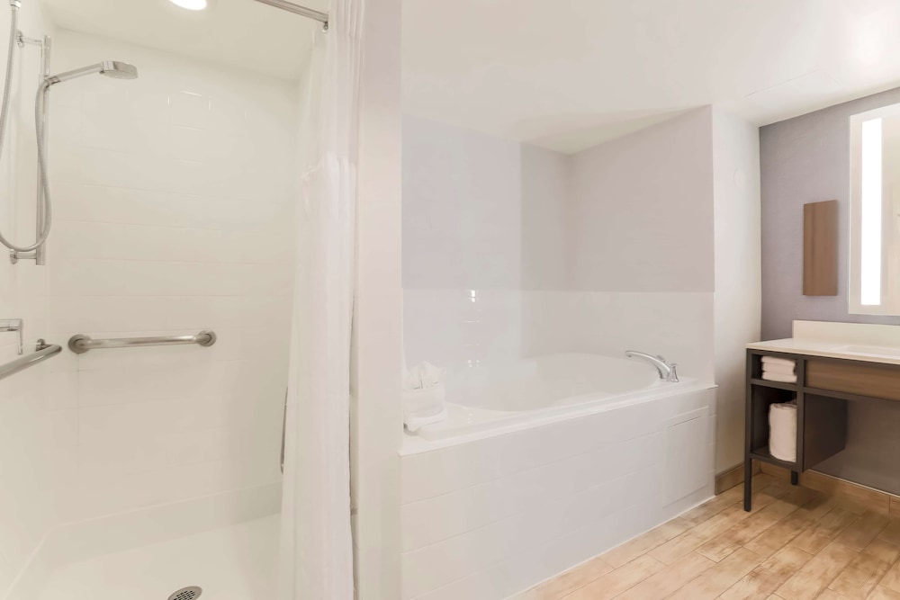 Room, Accessible - Photo 5
