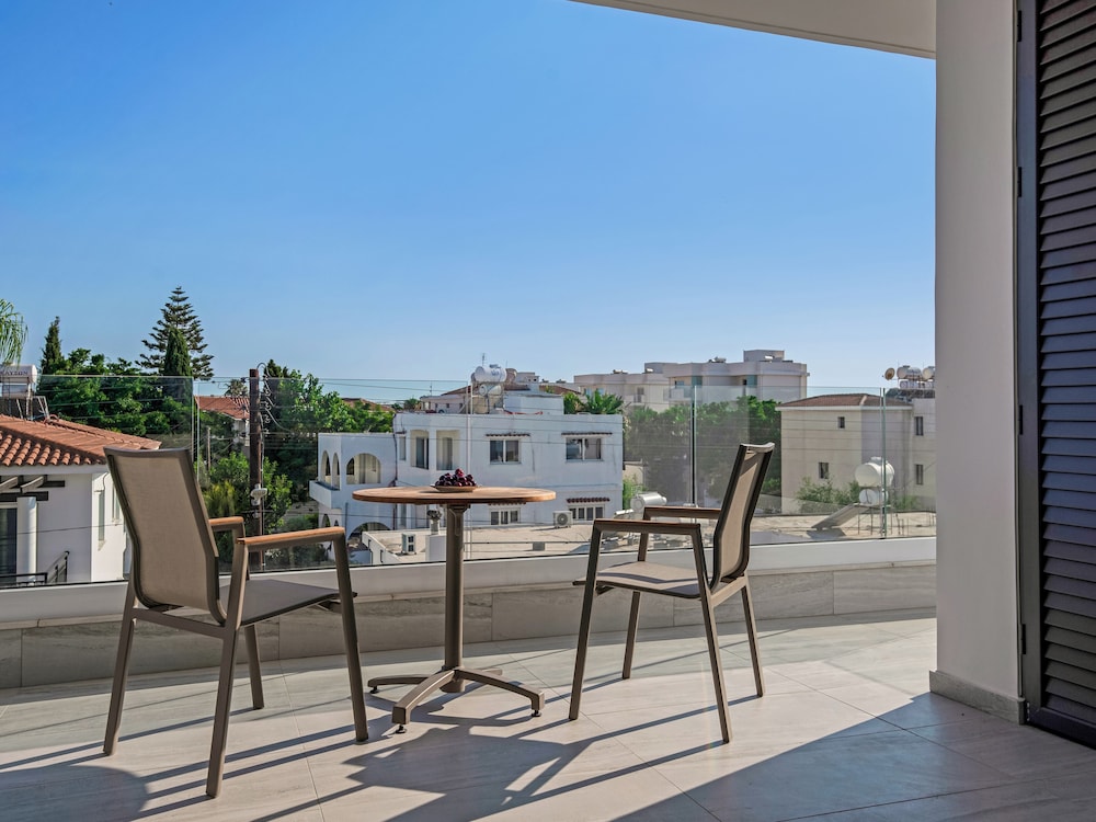 Apartment, 3 Bedrooms, Balcony photo 2