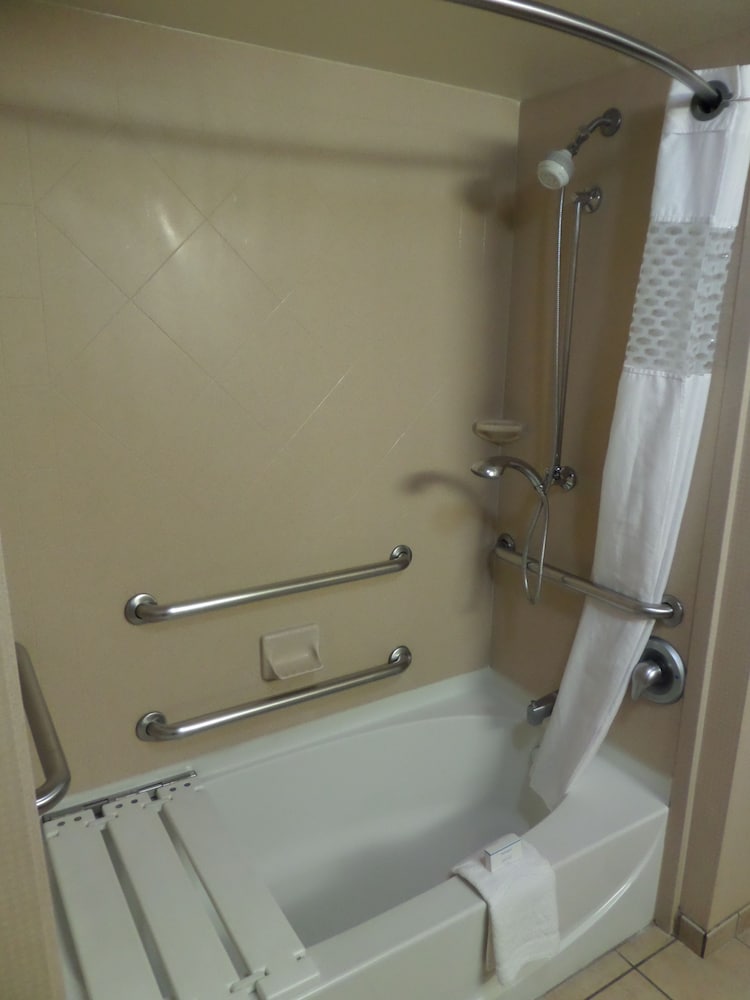 Room, 2 Double Beds, Accessible, Bathtub - Photo 6