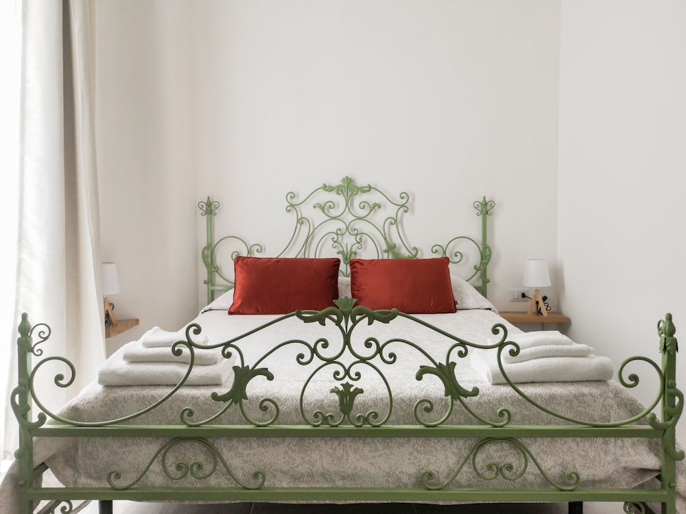Comfort Double Room (4th floor, stair access only)