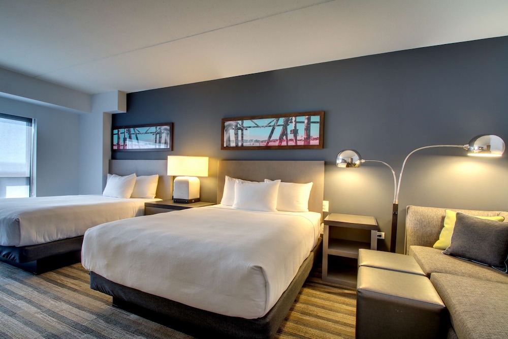 Room, 2 Queen Beds, City View (Den) photo 1