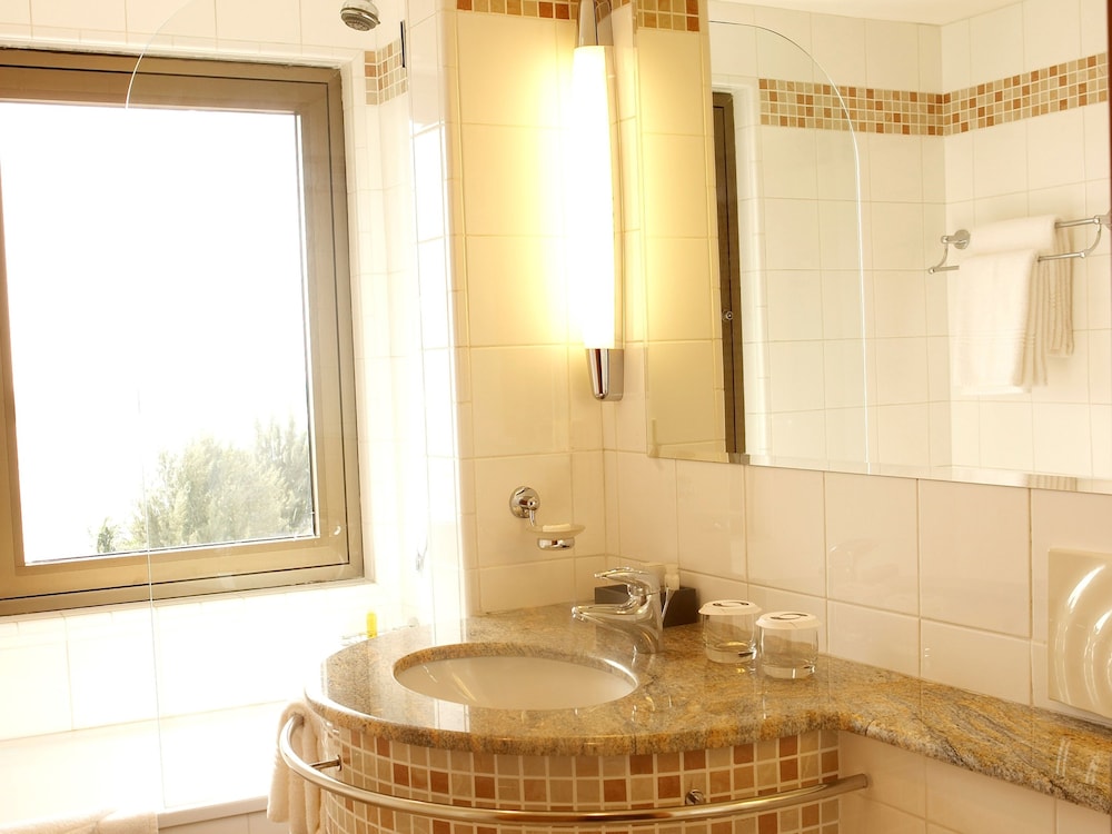 Standard Room, City View - Photo 5