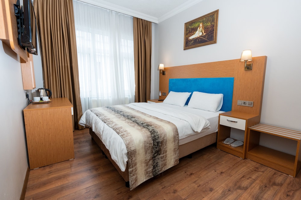 Double Room with Street View, No Smoking photo 1