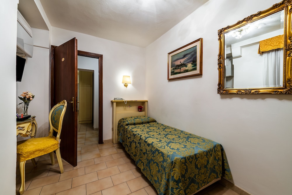 Single Room photo 1