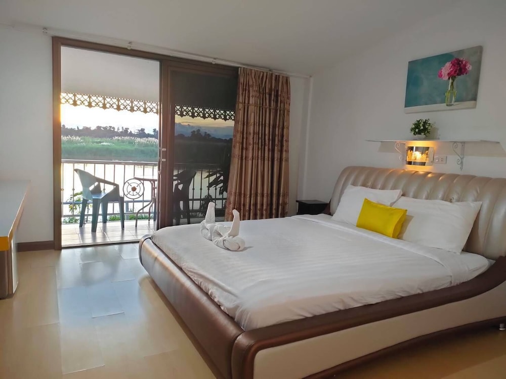 Deluxe Double Room, River View photo 3