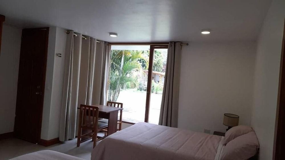 Deluxe Room, 1 Queen Bed, Garden View photo 2