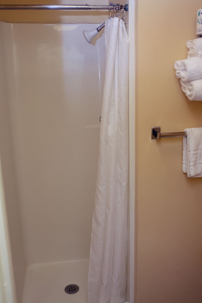 Room, 1 Queen Bed, Non Smoking - Photo 4