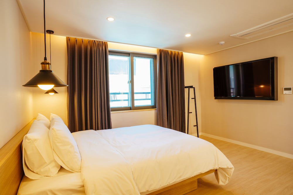 Premium Room - Photo 7