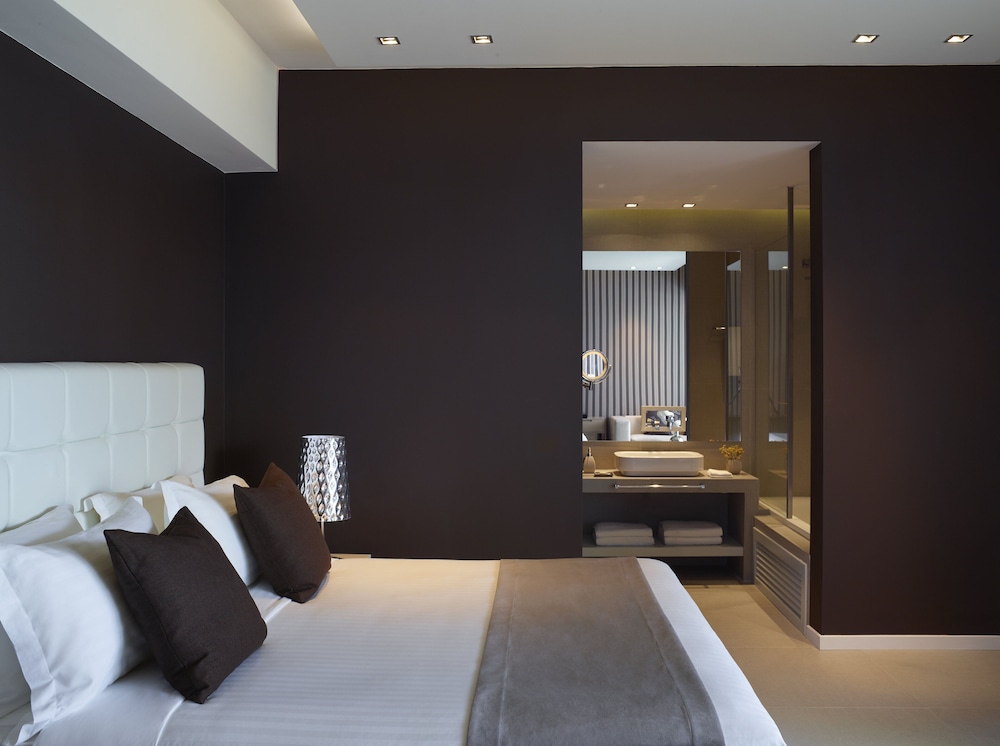 Pool Signature Suite - Photo 4