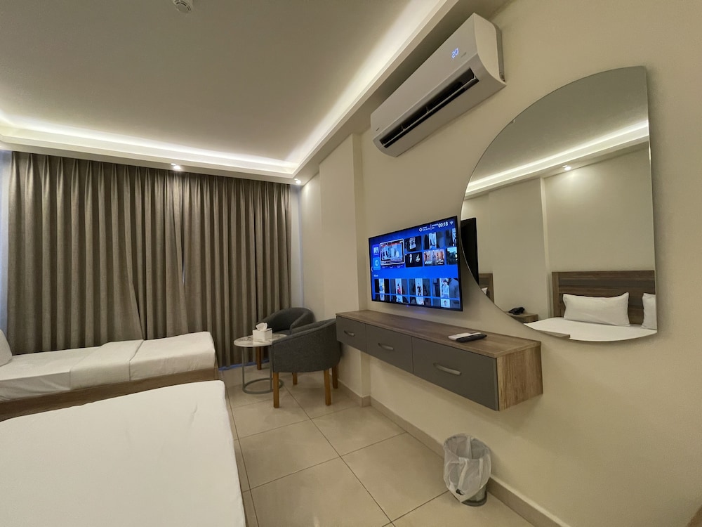 Deluxe Room, Multiple Beds, City View photo 3