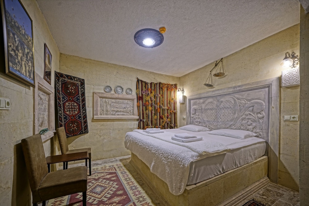 Standard Double or Twin Room, Non Smoking, Mountain View photo 3