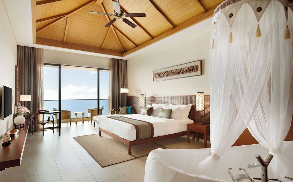 Premium Room, 1 King Bed, Smoking, Sea View