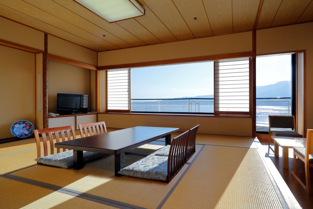 Standard Japanese Room, Non Smoking, Ocean View - Photo 1