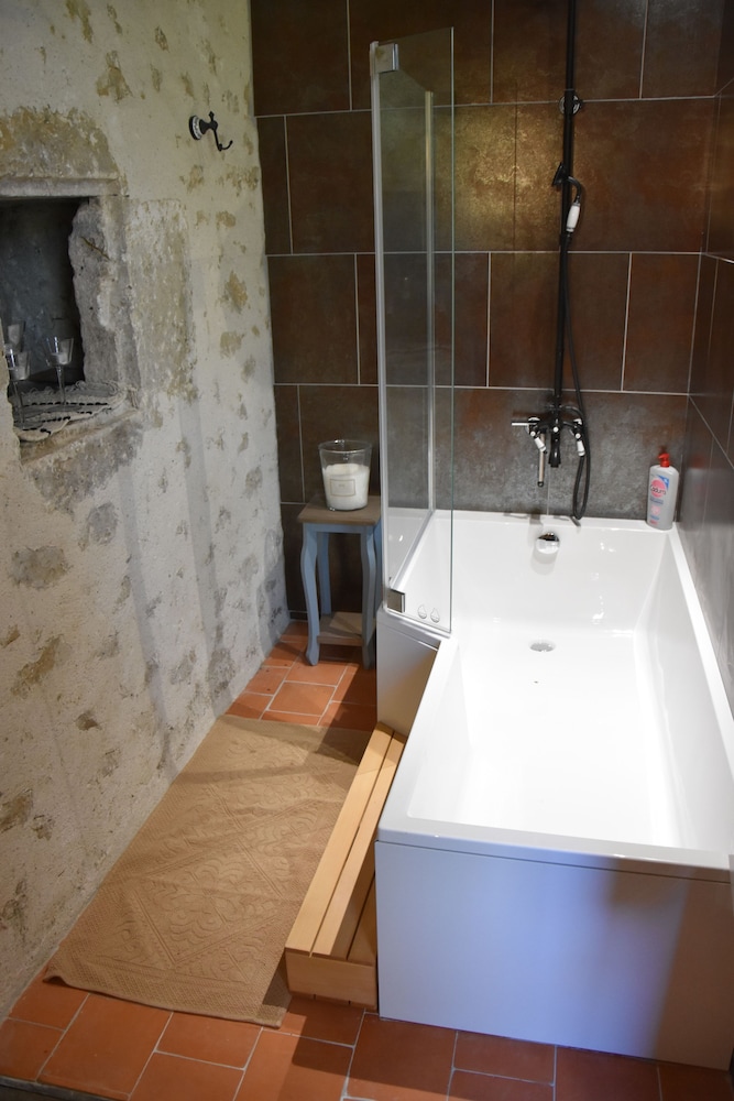 Deluxe Double Room, Bathtub photo 2