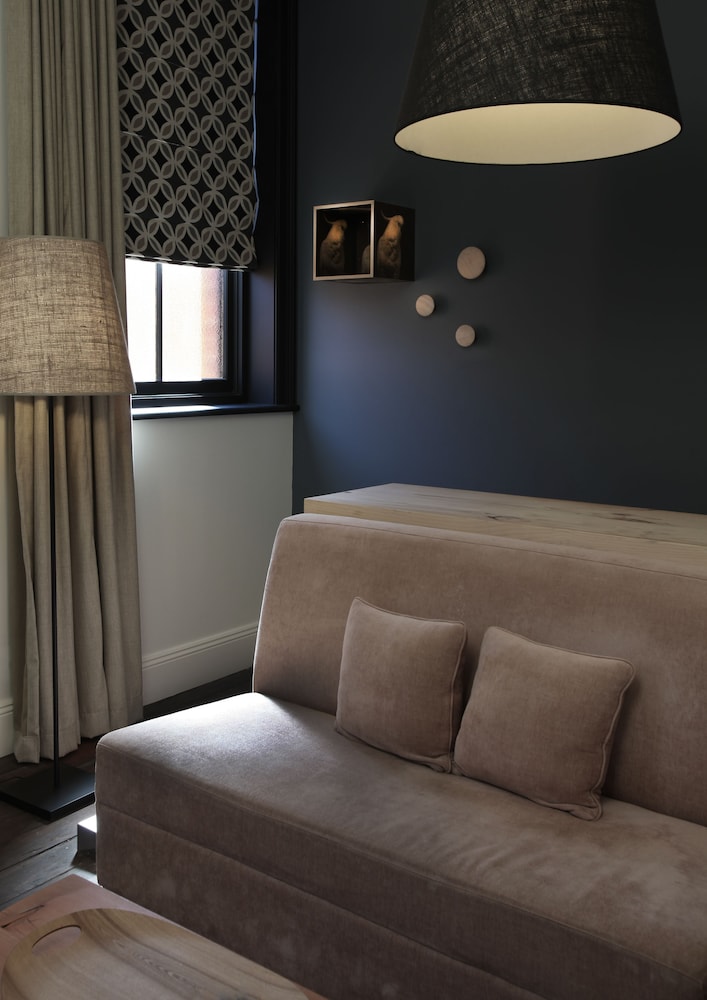Junior Suite, 1 King Bed, Jetted Tub - Photo 3