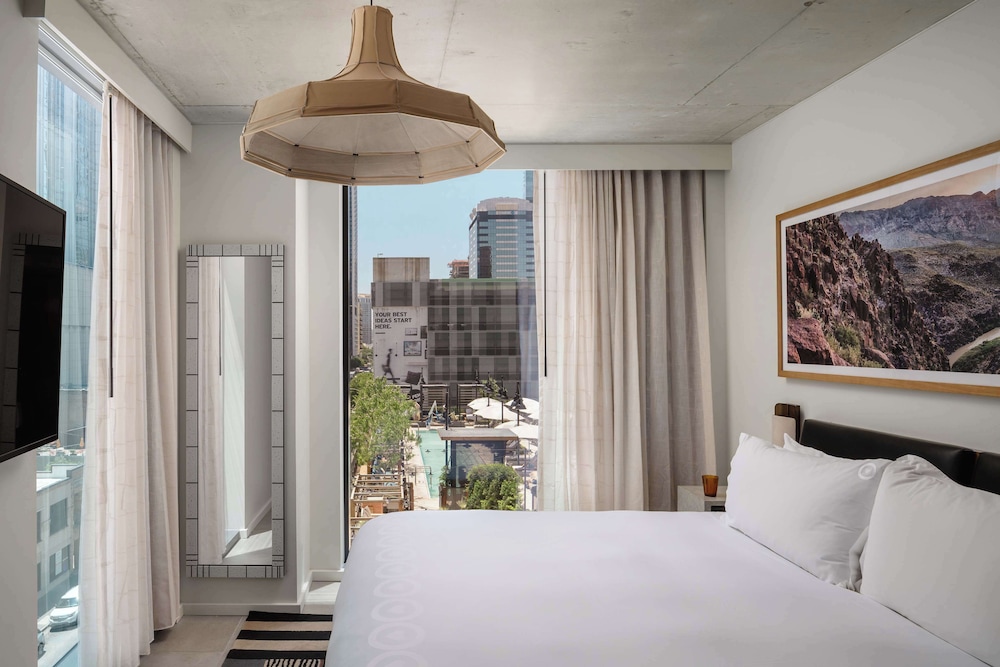 Room, 1 King Bed, Bathtub - Photo 4