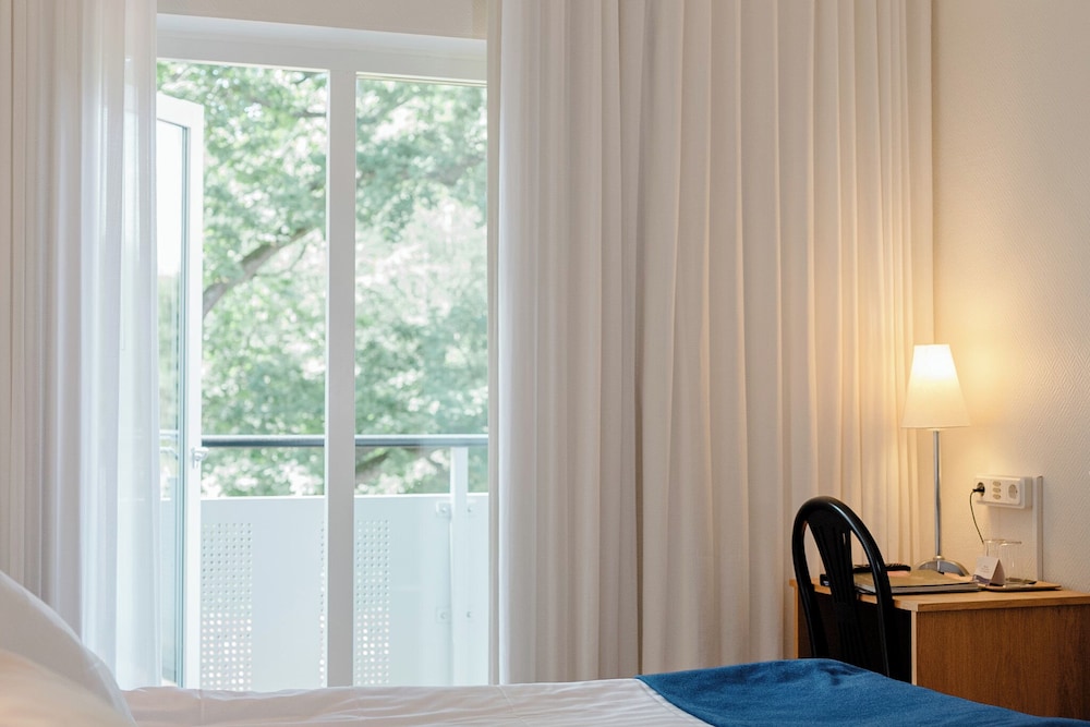Double Room, Balcony, Park View photo 3