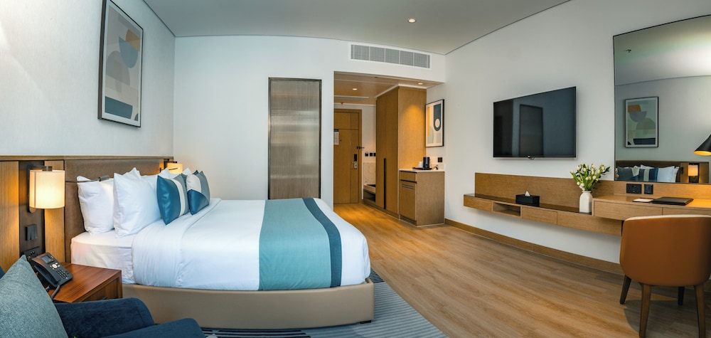 Premium Room, 1 King Bed, Balcony photo 2