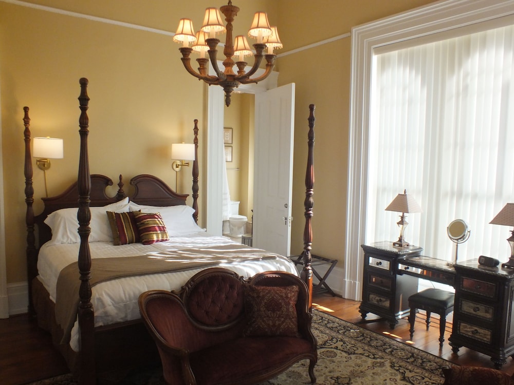 Deluxe Room, 1 King Bed (Culbertson Suite)