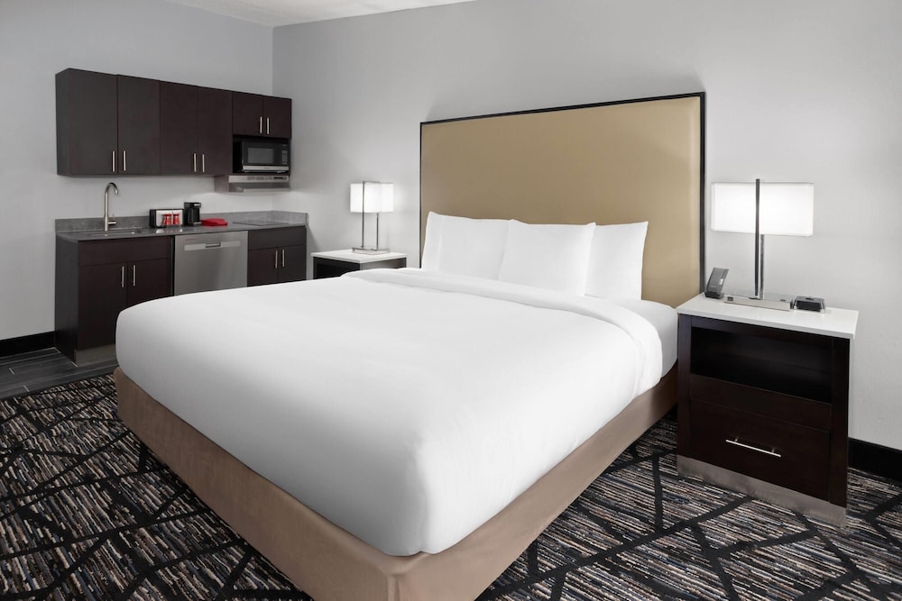 Room, 1 Queen Bed, Non Smoking - Photo 2