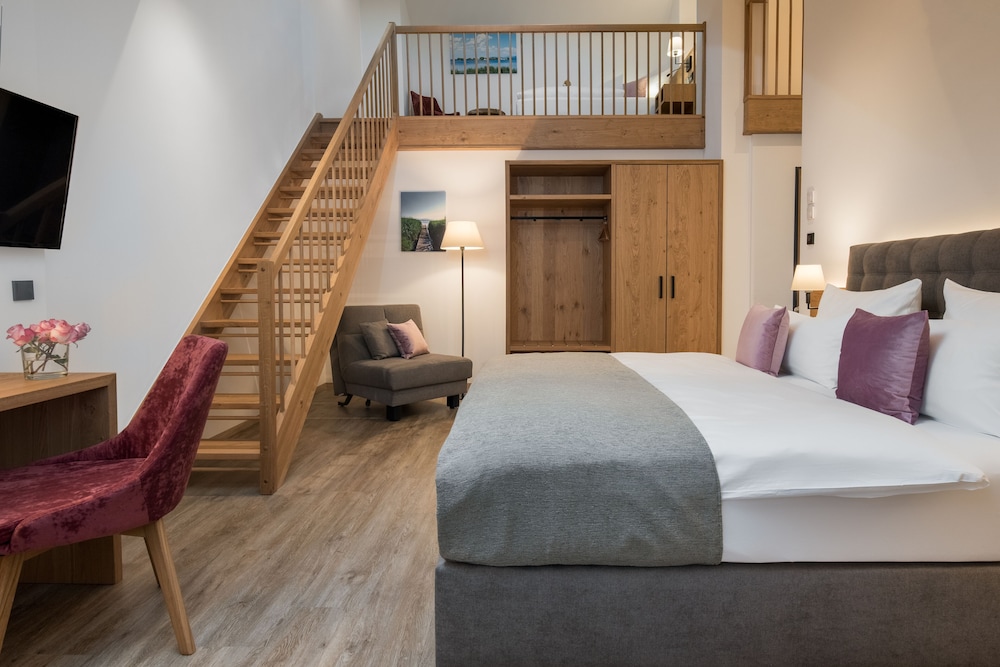 Junior Quadruple Room (mit Gallerie)