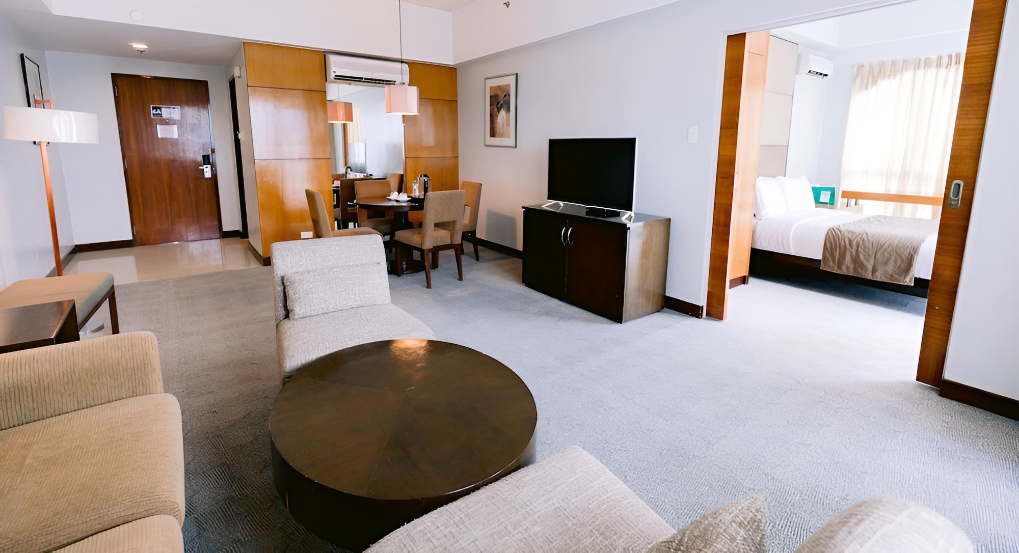 Suite - Photo 1