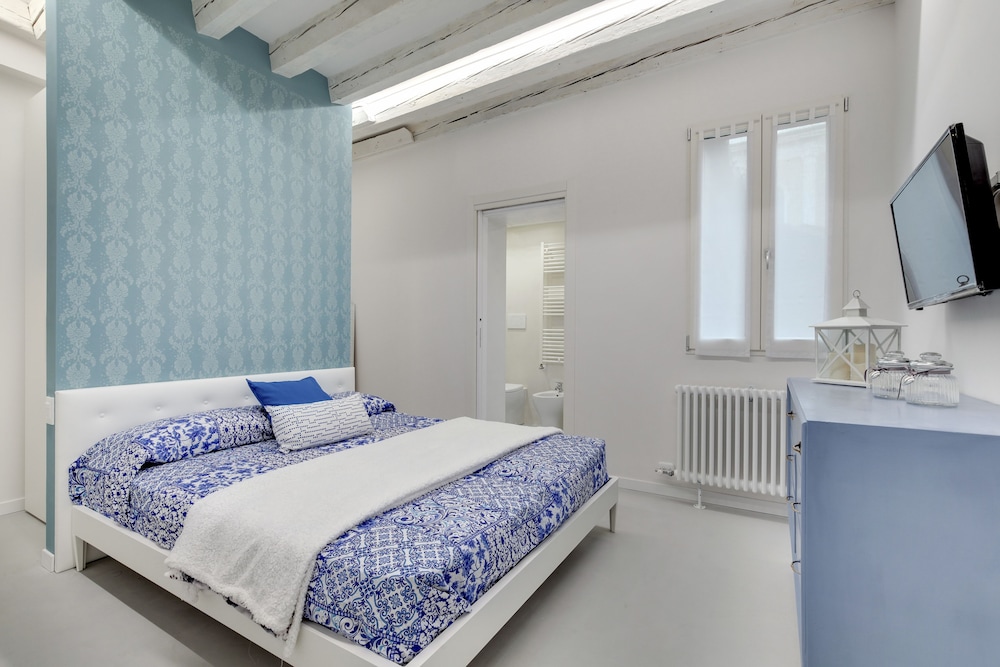 Apartment, 2 Bedrooms, Bellini Design photo 1